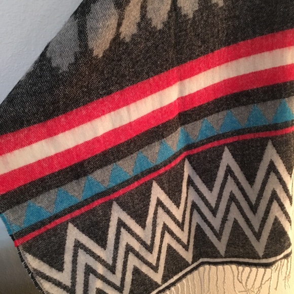 Incredible blanket scarf! - Picture 4 of 4